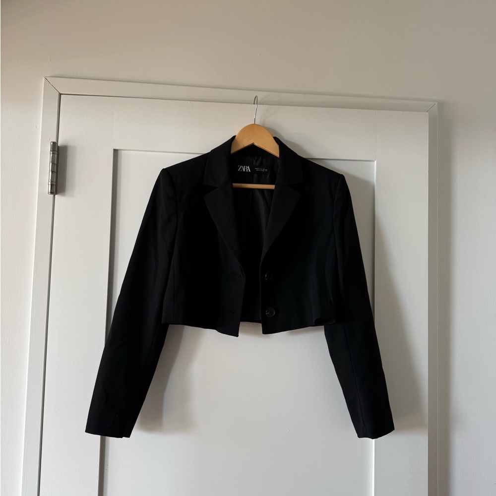 Black structured cropped blazer